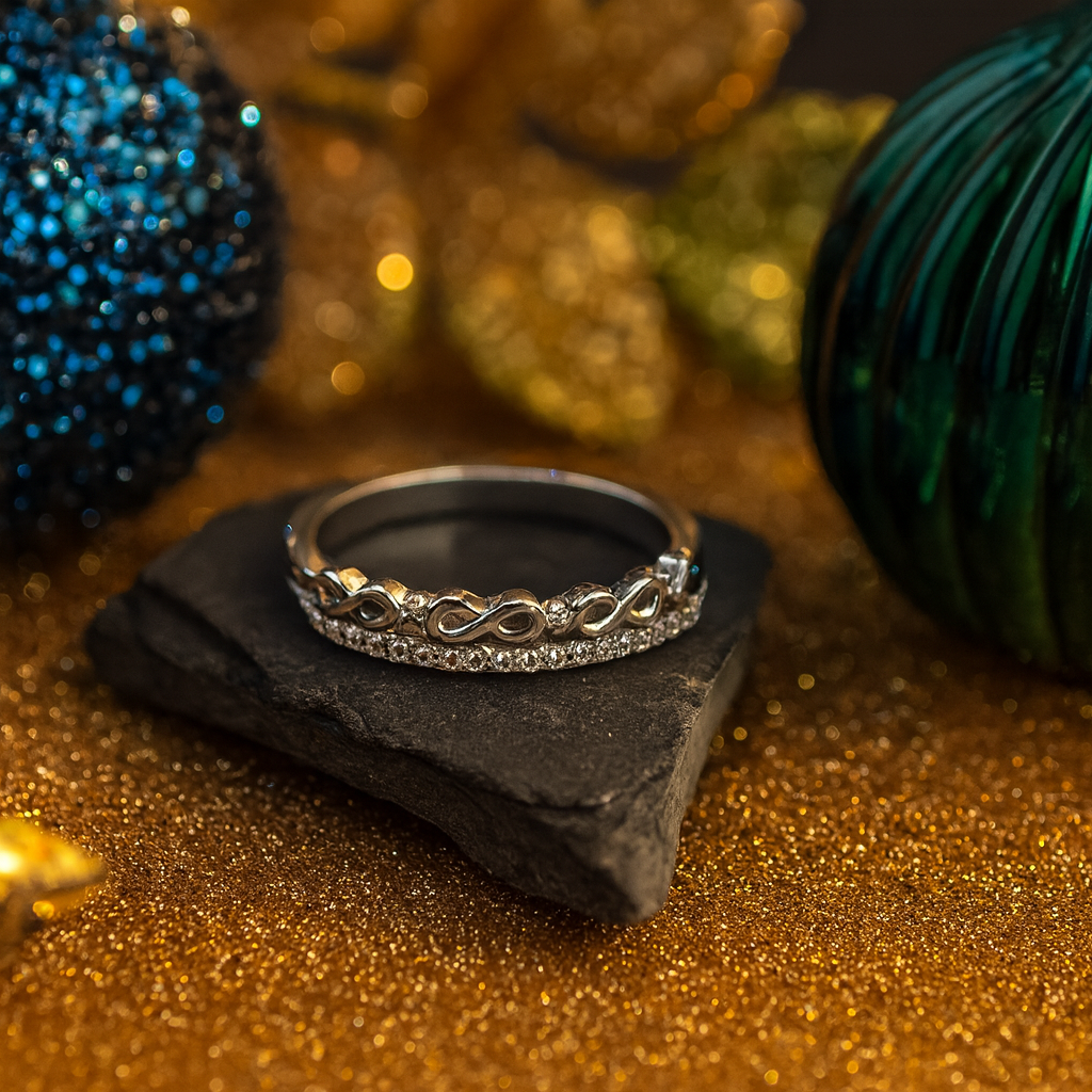 Veyona Infinity Ring
